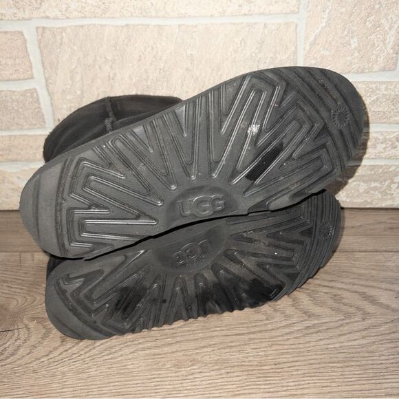 Ugg Black Classic Short‎ II Sheepskin Snow Boots Size 6 - Picture 4 of 6